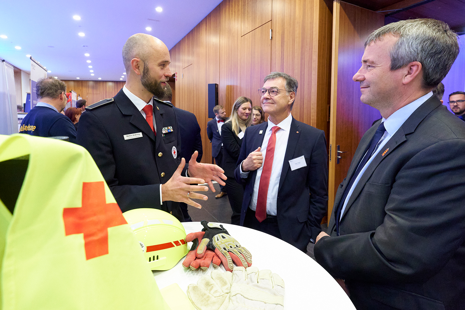 Mattes Brähmig im Gespräch mit Staatssekretär Saathoff und BBK-Chef Tiesler