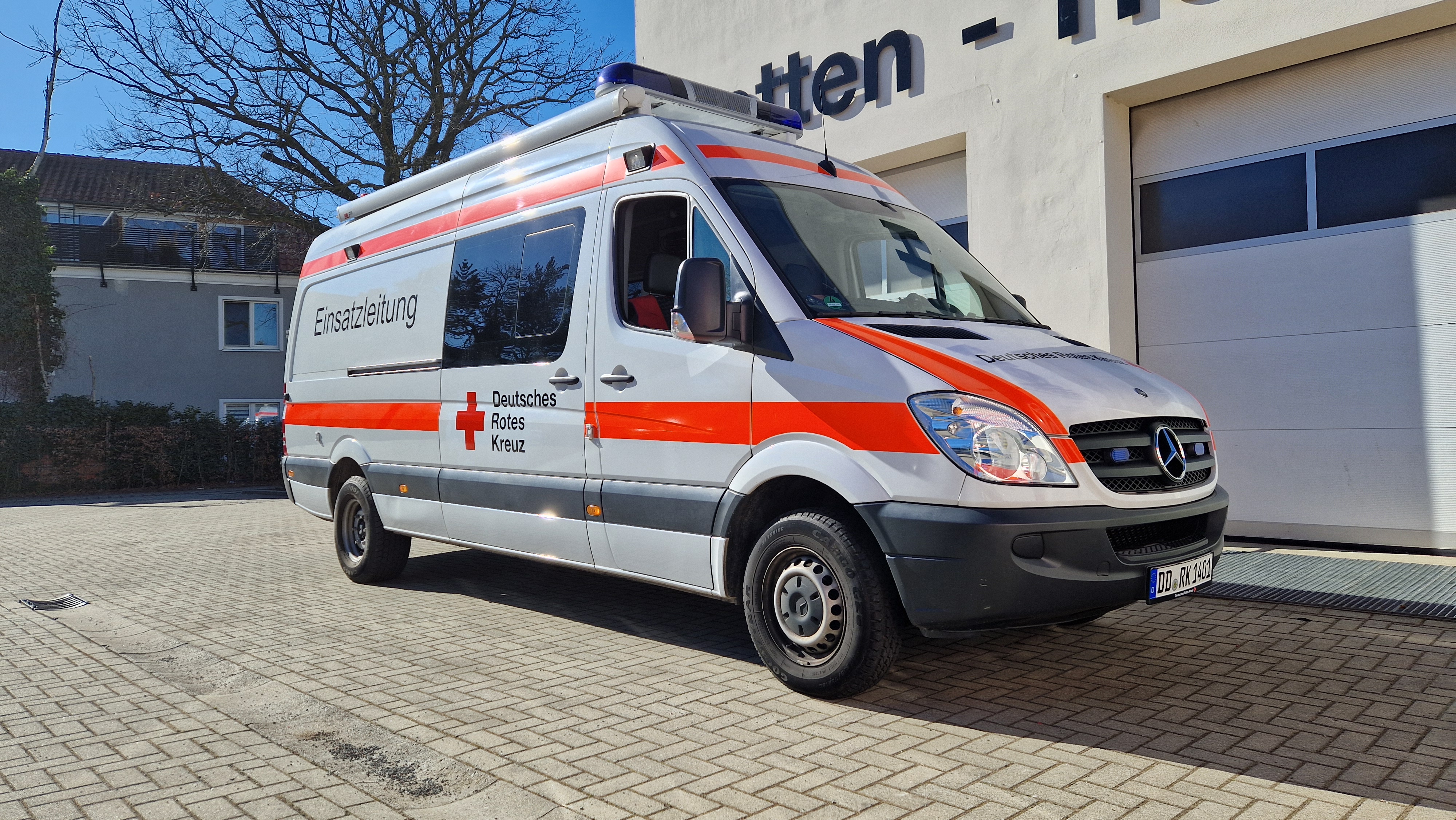 Außenansicht Einsatzfahrzeug von schräg vorn