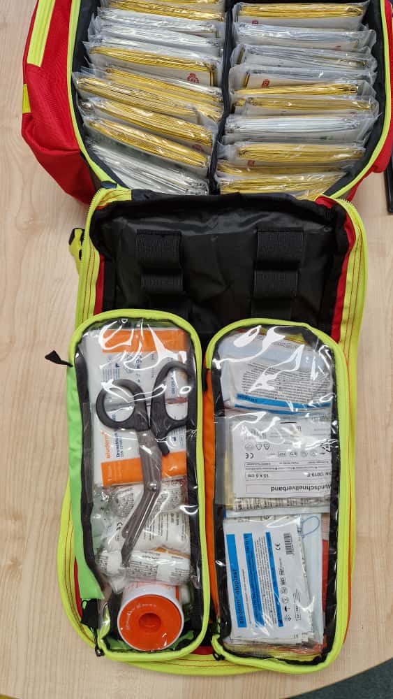 Innenansicht des Rucksacks mit Fächern für Verbandmaterial