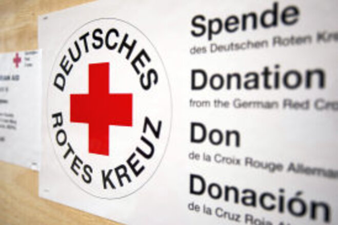 Deutsches Rotes Kreuz, Logistik, Lager, Warenlager, Kisten, Hilfsgüter, Logo, Spende